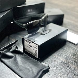 (SOLD OUT!!) Mens Oakley Grey Smoke Thinlink Sunglasses   Dimensions: 63-11-136